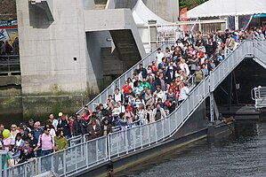 Le Pont Gueydon réservé à la circulation des piétons pendant les fêtes maritimes de Brest 2012.