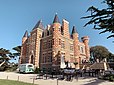 Les façades nord et ouest du château du Nessay à Saint-Briac-sur-Mer en Ille-et-Vilaine.