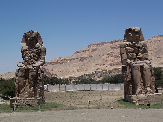 LOS COLOSOS DE MEMNON. SONIDOS Y LEYENDA, Monumento-Egipto (1)