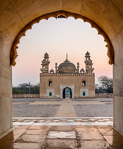 "Early_morning_view_of_the_enterence_of_Abbasi_Mosque" by User:Muh.Ashar