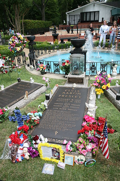 File:Elvis grave Graceland.jpg