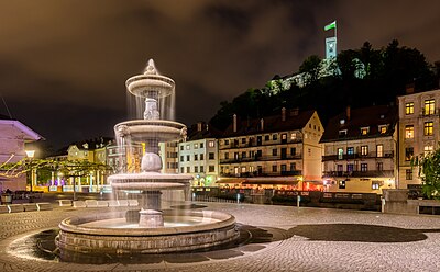 Slika:Fuente de la Plaza Nueva, Liubliana, Eslovenia, 2017-04-14, DD 50-52 HDR.jpg