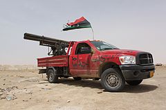 Libyjský technical s raketometem Grad