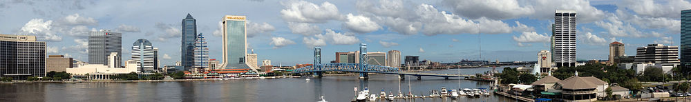 Panorama Jacksonville nad brzegiem rzeki St. Johns