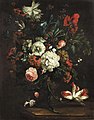 Юстус ван Гейсум старший. «Натюрморт з квітами в скульптурній вазі на кам'яному столі» (1693 р., приватна збірка)