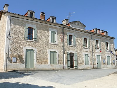 Rathaus und Schule von La Chapelle-Faucher