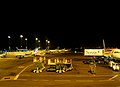 생텍쥐페리 국제공항의 야간 사진