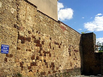 Section des remparts et sa tour de guet de l'ancienne Cale des bains, au 29 rue Armand-Dulamon, proche de l'hôtel Brettes et de la maison Dupeyré