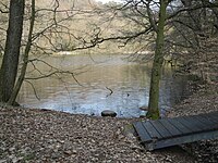 Mausoleumshügel mit Teich