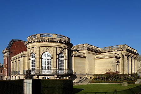 Musée des Beaux-Arts Antoine-Lécuyer et buste de Quentin de La Tour à Saint-Quentin.