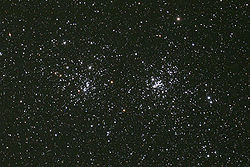 A dupla nyílthalmaz, balra az NGC 884, jobbra az NGC 869