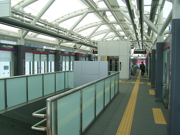 600px-NipporiToneri-Liner-02-Nishi-nippori-station-platform.jpg