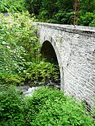 Le pont de Mousquères sur l'One, en limite sud de la commune.