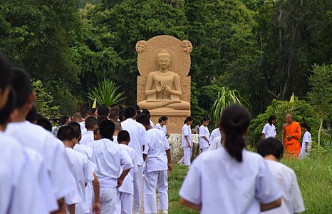 Phra Buddha Mettapanyanath (alta 10 futojn), Wat Khung Taphao, Tajlando.
