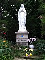 Estatua de Maria perto da catedral.