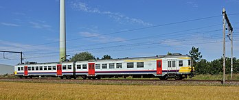 Une automotrice classique de la série AM 79 de la Société nationale des chemins de fer belges. (définition réelle 3 392 × 1 421)