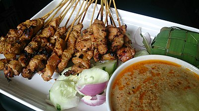 Des Satay de Singapour, brochettes créées à Java