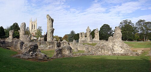 Panorama of the ruins of the abbey church, with the new Millennium Tower
of St Edmundsbury Cathedral in the background. StEdmundsburyAbbeyPanorama.jpg
