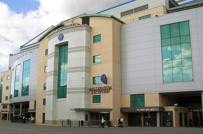 Liga Uno |Chelsea FC| 800px-Stamford-Bridge,WestStand_entrance,_day