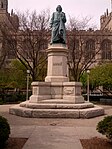 Carl von Linné-monumentet på University of Chicagos campus.