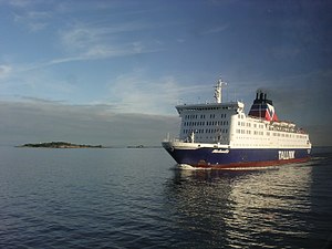 Tallink Meloodia arriving to Port of Helsinki - panoramio.jpg