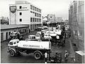 Utkjøring med tankbiler fra anlegget til Norsk Brændselolje på Sjursøya i Oslo, trolig tidlig på 1960-tallet. Foto: Arkivverket