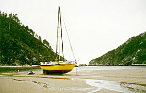 Segelboot an der Ría de Tina Menor