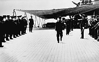 山本五十六骨灰由武藏号战舰运回日本，1943年5月23日
