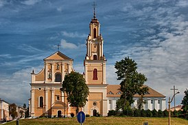 Здания и костел Воздвижения Св. Креста бывшего бернардинского монастыря, в которых располагается семинария