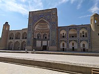 Главный фасад медресе Абдулазиз-хана