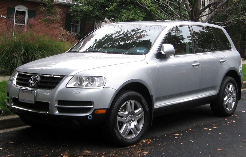 File:1st Volkswagen Touareg -- 10-12-2011.jpg