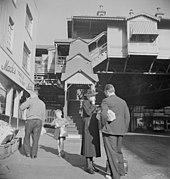 84th Street station of the Third Avenue El in September 1942 94th Street. Station of the Third Avenue 8d22268v.jpg