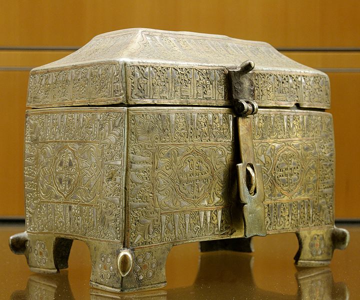 File:Bronze casket MBA Lyon D567.jpg