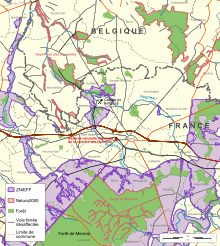 La réserve se situe entre des zones natura 2000 et des ZNIEFF et joue ainsi un rôle dans la trame verte locale, renforcé par la présence de deux corridors : le ruisseau de Bavay et l'ancienne voie ferrée