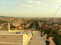 Veduta di Erevan dalla scalinata Cascade