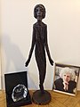 Bronzová socha „Povzbuzení“ připravená k předání v rámci Ceny Olgy Havlové (za rok 2020)