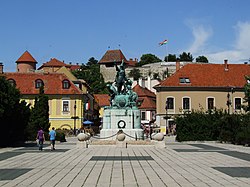 Dobó-plassen og slottet i Eger.