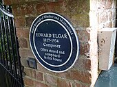Photographie d'une plaque bleue associant Elgar et son travail à une maison de Bray-upon-Thames