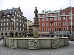 Skulpturen Arbetets ära och glädje av Ivar Johnsson framför Stadshuset, från 1942