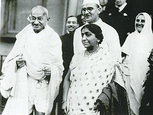 English: Gandhi in London with Sarojini Naidu ...