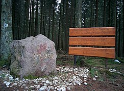 Minnestein over der tyske styrker begynte Ardenneroffensiven, 16. desember 1944 (stor versjon)