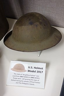 Шлем образца 1917 года - Музей форта Девенс - DSC07190.JPG