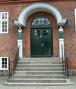 Az egykori Tøxens iskola felújított bejárata (jelenlegi neve Sankt Nicolai Skole Nord)