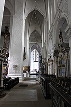 Seitenschiffe: längsrechteckige gotische Kreuzrippengewölbe