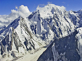 Vue du pic Laila depuis le camp II du Spantik.