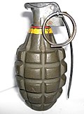 Grenade américaine à coque cannelée.