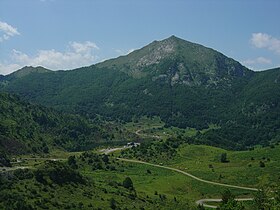 Mont Béas et étang de Lers vus depuis la route du port de Lers.