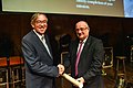 עם נשיא הטכניון פרץ לביא בעת קבלת התואר עמית כבוד של הטכניון - מכון טכנולוגי לישראל 2018.