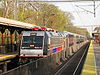 New Jersey Transit ALP-46 4626 ведет поезд 3270 к станции Мидлтаун.