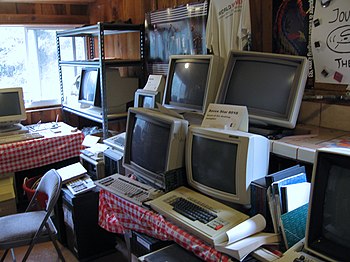 English: Old computers (including a Xerox Star).